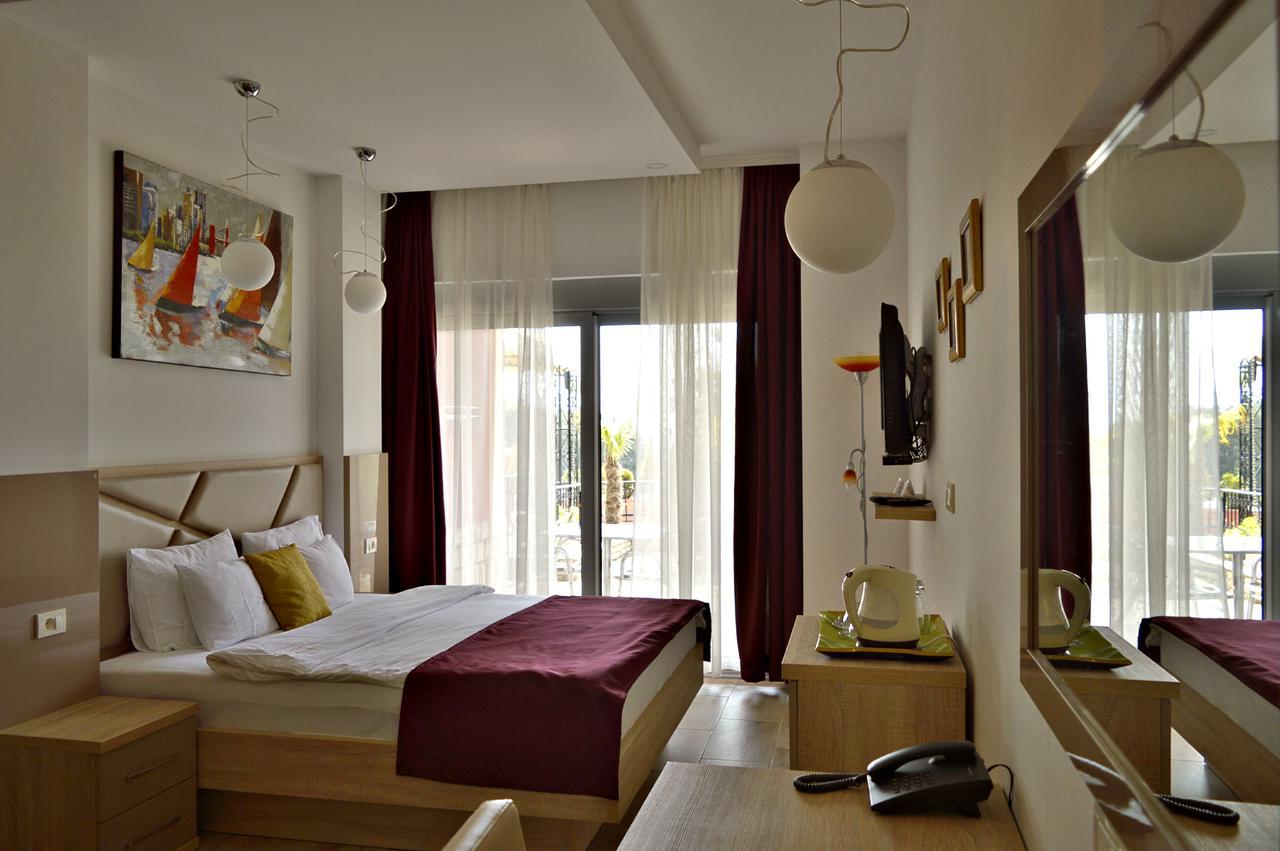 Hotel Freiburg Ulcinj Exterior foto